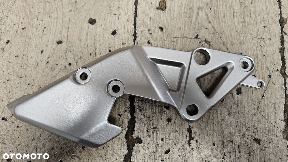 Wspornik Podnóżka Set Prawy Suzuki RF600 / RF900  43511-21E00 - 2