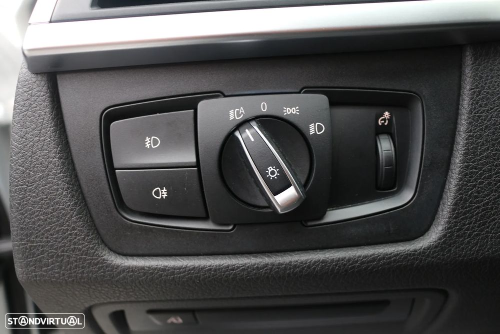 BMW 320 d Touring Line Sport Auto - 24