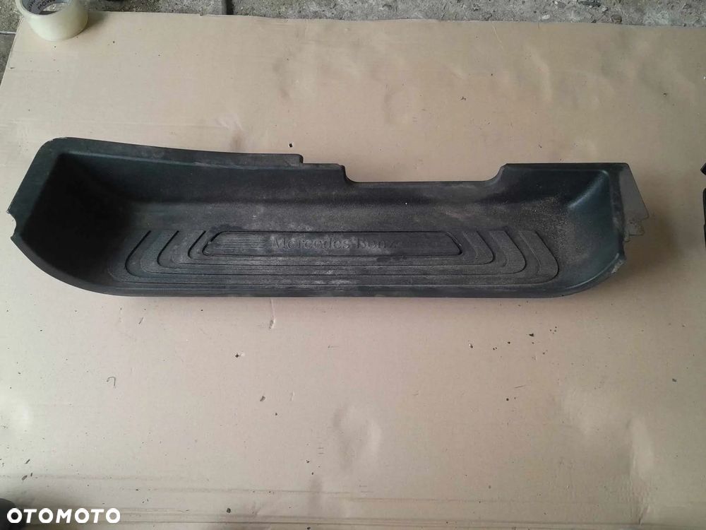 MASKOWNICA PROGU STOPIEŃ LEWY PRZEDNI PRZÓD MERCEDES W447 VITO - 1