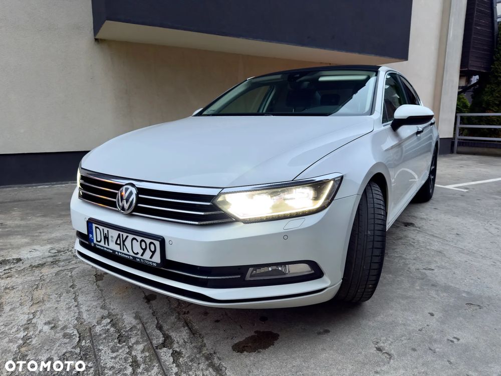 Volkswagen Passat - 1