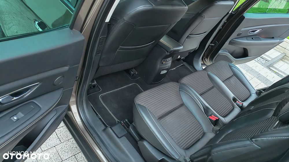 Renault Grand Scenic - 17