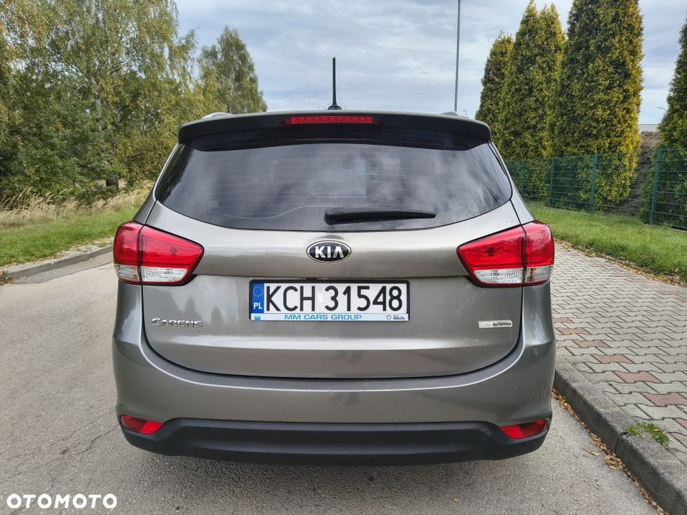 Kia Carens - 11