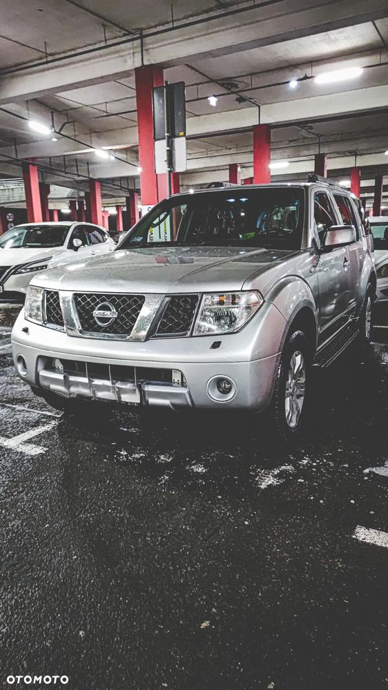 Nissan Pathfinder 4.0 V6 LE