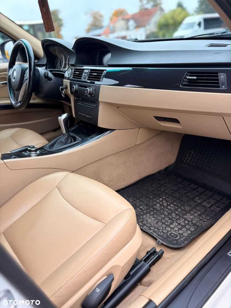 BMW Seria 3 320i - 31