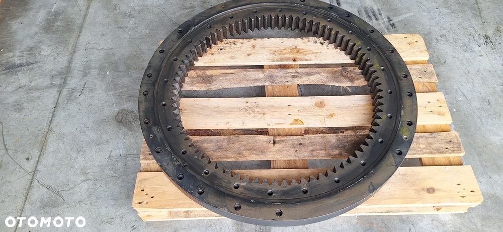 Wieniec obrotu CASE 688 888 988 - 3