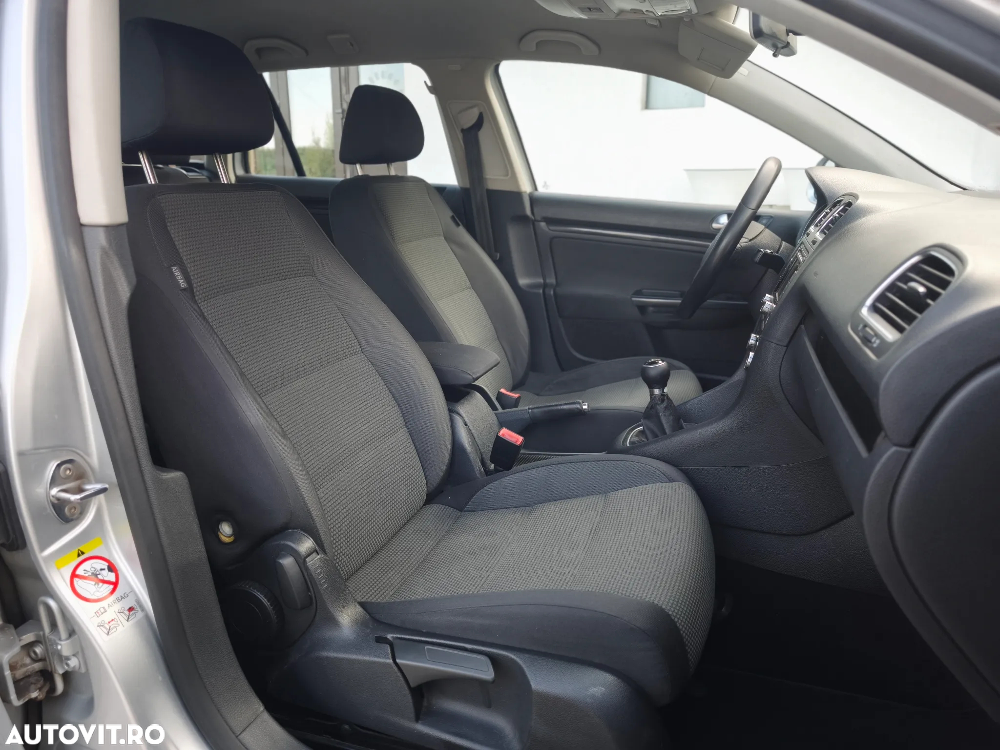 Volkswagen Golf 1.6 TDI BlueMotion Technology Comfortline - 8
