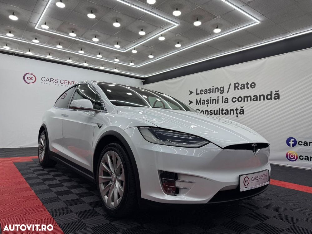 Tesla Model X - 1