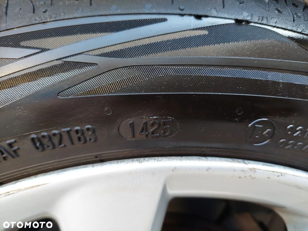 Mazda 3 1.6 Exclusive + - 24