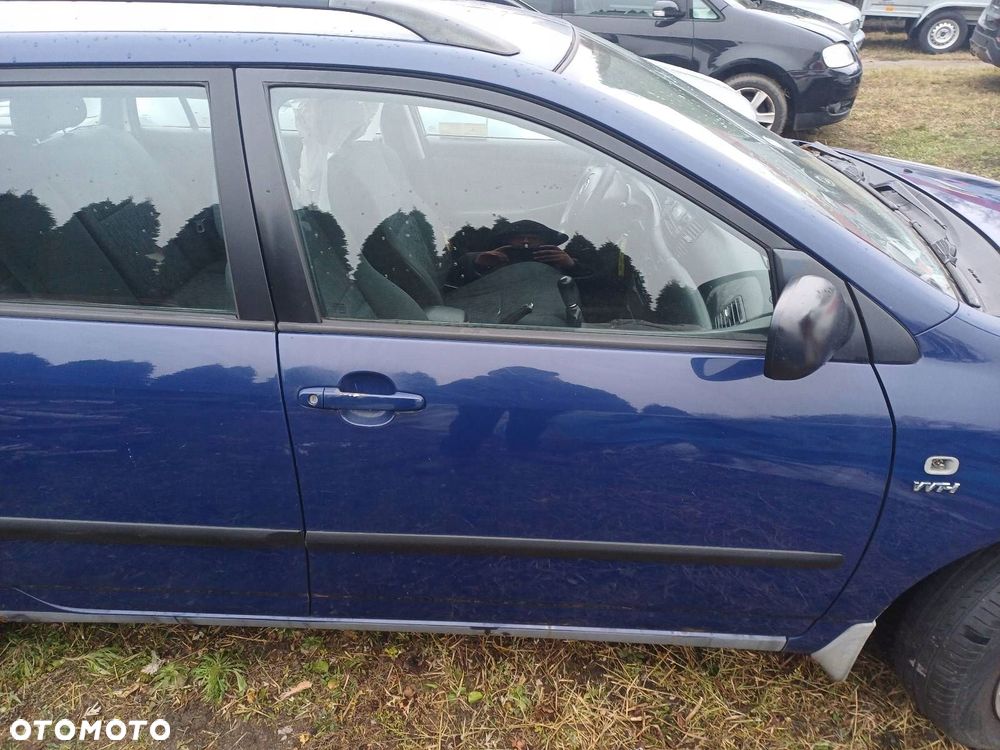 DRZWI KOMPLETNE PRAWY PRZÓD TOYOTA COROLLA E12 8Q4 - 1