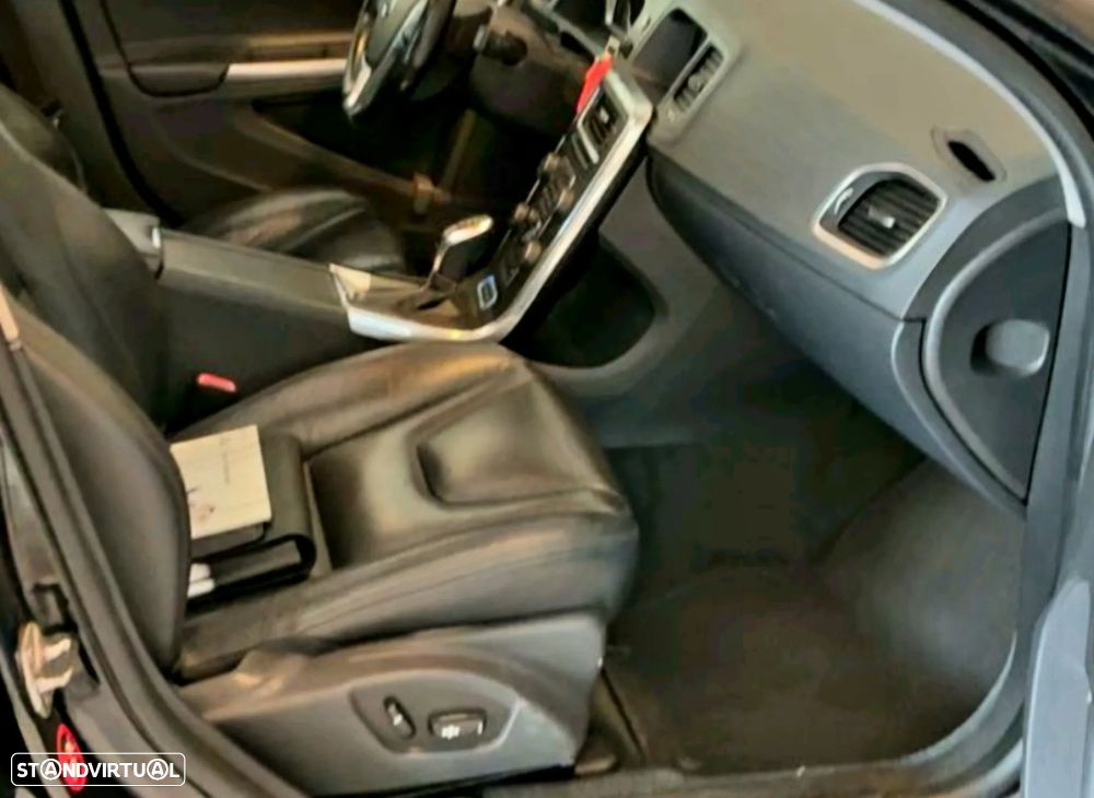Volvo V60 2.4 D6 R-Design Mom.AWD Phev - 6
