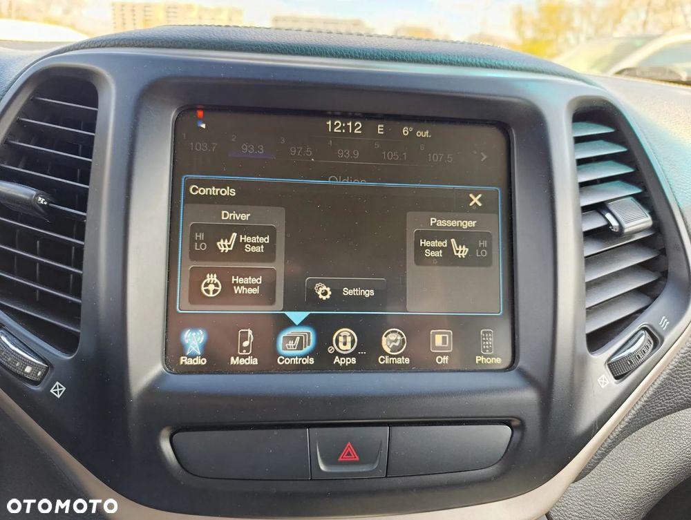 Jeep Cherokee - 24