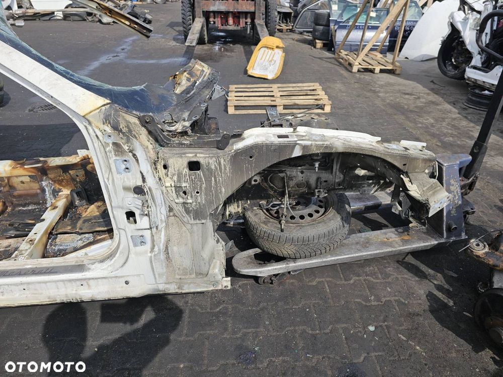 ĆWIARTKA PRAWA PRZÓD MASERATI GHIBLI - 1