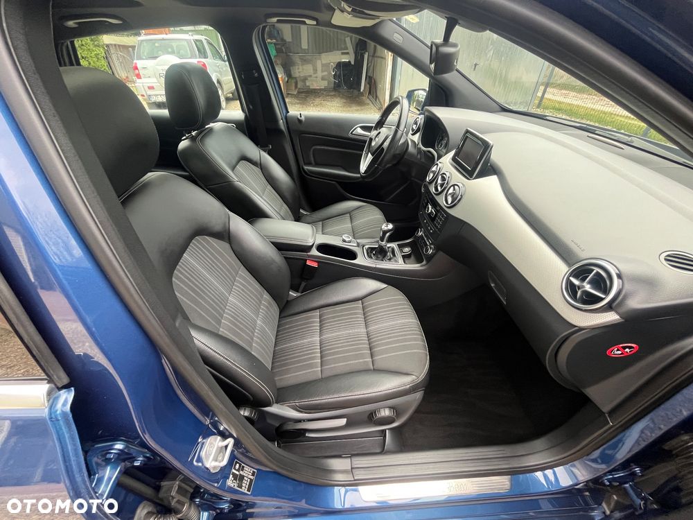 Mercedes-Benz Klasa B 180 (BlueEFFICIENCY) - 24