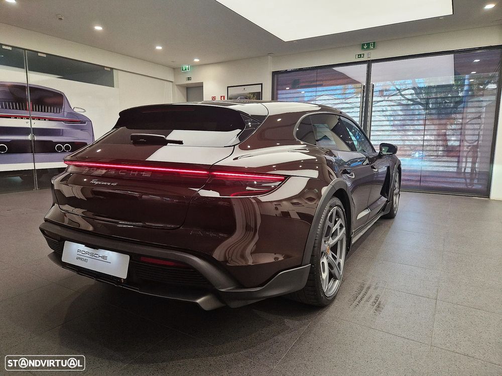 Porsche Taycan Cross Turismo 4 - 7