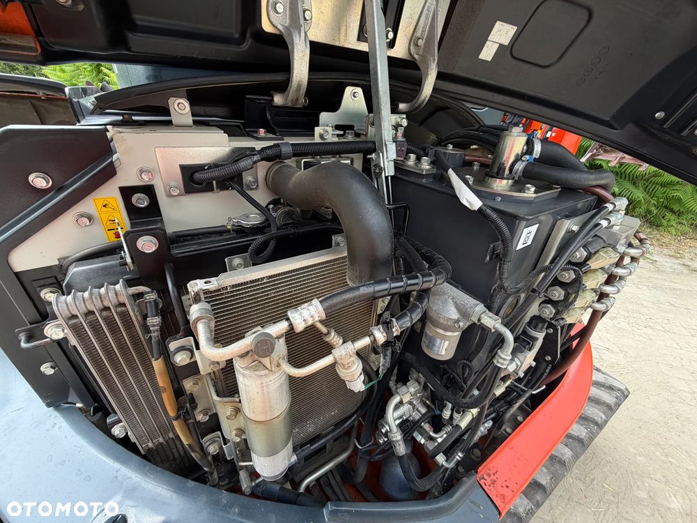 Kubota U55-4. koparka Gąsienicowa 5,5 tony. 2016 rok. 3700 mtg! KLIMATYZACJA. Długie ramie plus! 3sekcje Hydrauliczne. zamki na tłokach. Koparka Jak nówka sztuka. Zadbana zero zużycia. Z gospodarstwa Norweskiego. Zmiana łyżek Hydrauliczna. LENHOFF. Ani deka luzów wycieków. Szybka wolna jazda. Gąski perfekt stan. OKAZJA TANIO. Aktualna Dekra. Po serwisach eksploatacyjnych. Mocny silnik Kubota 4 cylindry! Zamki na tłokach. Nagłośnienie Wielka Okazja - 9