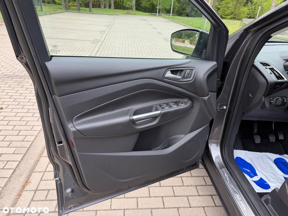 Ford Kuga 2.0 TDCi 2x4 Titanium - 17