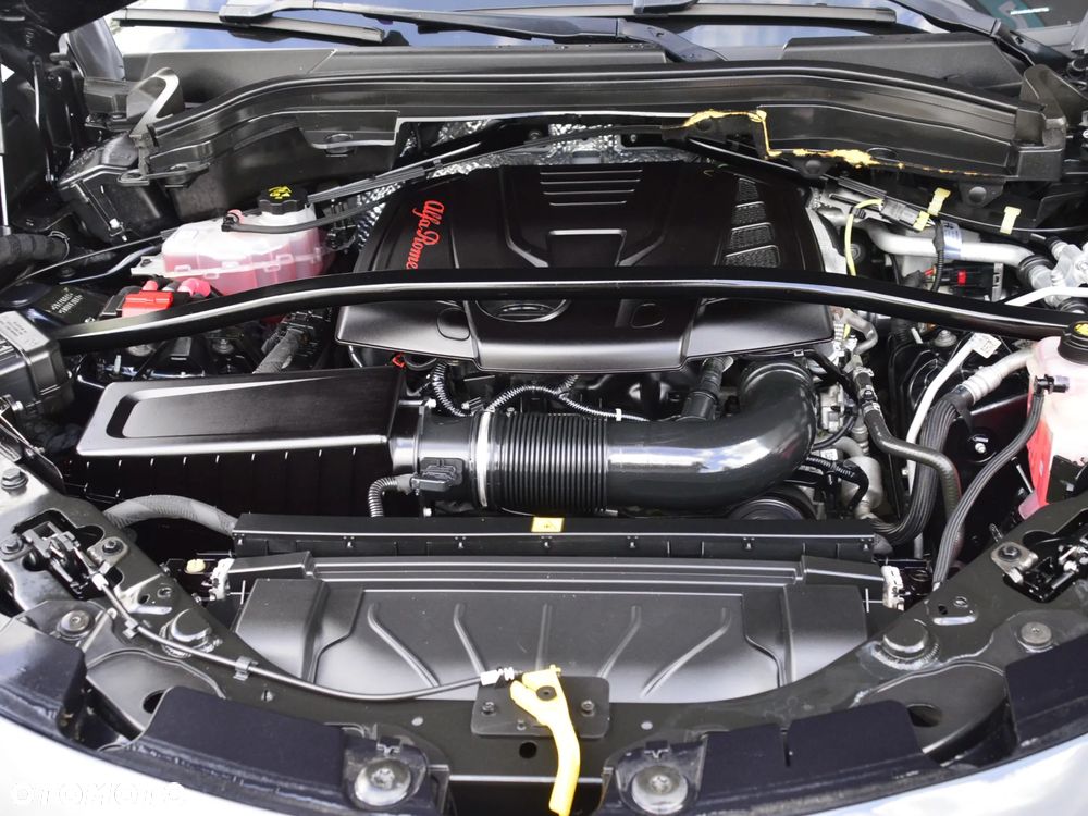 Alfa Romeo Stelvio 2.0 Turbo 16V AT8-Q4 Lusso Ti - 25