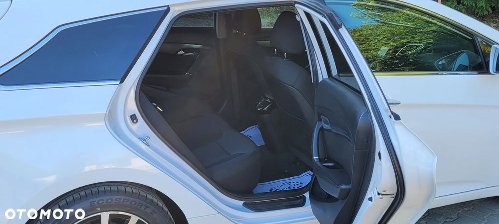 Hyundai i40 Kombi 1.7 CRDi DCT Premium - 19