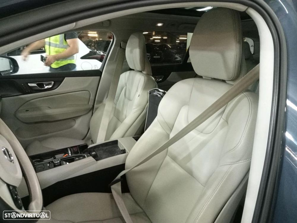 Volvo V60 2.0 T8 AWD TE Plus Bright - 6