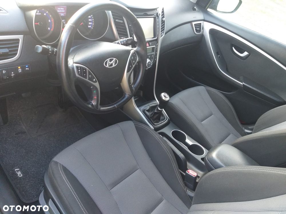 Hyundai i30 1.6 CRDi Fifa World Cup Edition - 17