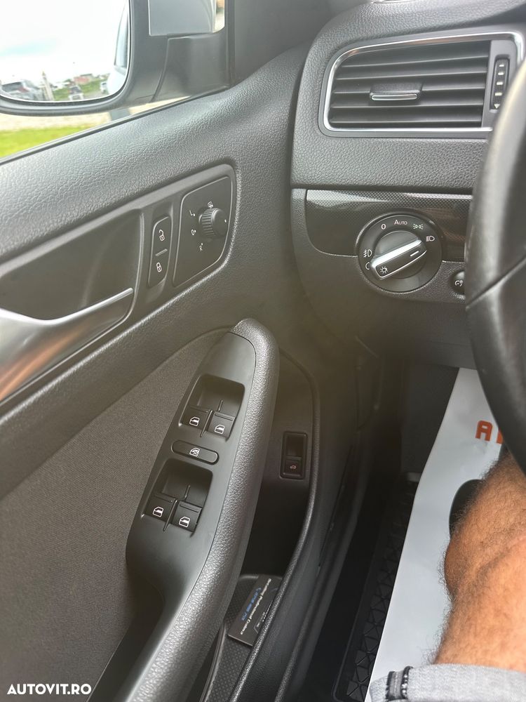 Volkswagen Jetta 1.2 TSI BlueMotion Technology - 10