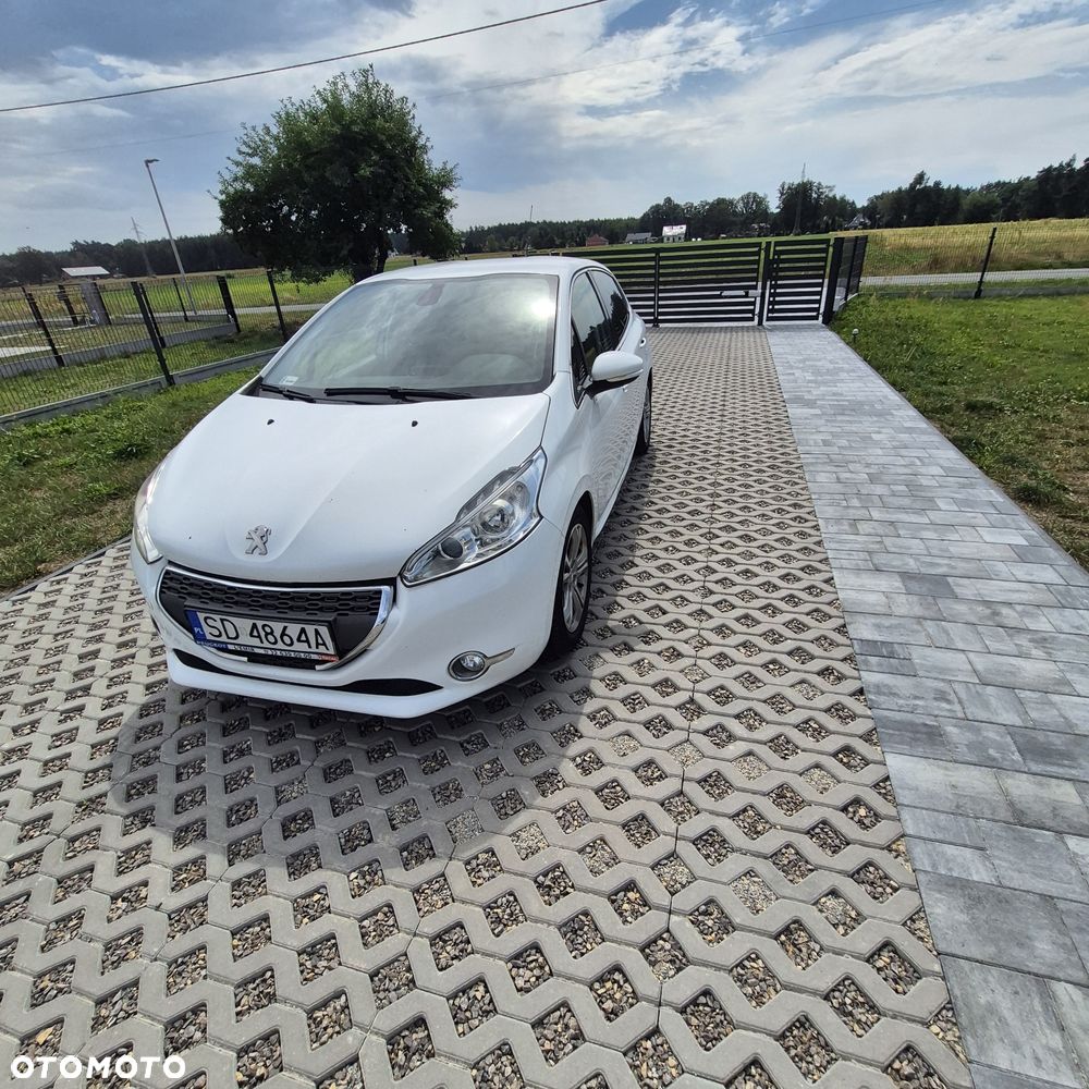 Peugeot 208 - 1