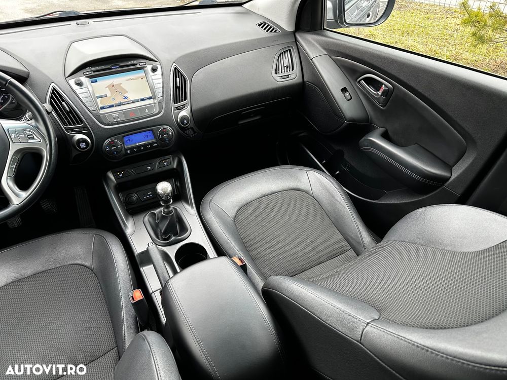 Hyundai ix35 2.0 CRDI 4WD Fifa World Cup Gold Edition - 18