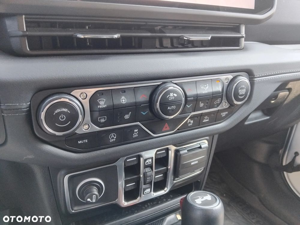 Jeep Wrangler Unlimited GME 2.0 Turbo Sahara - 13