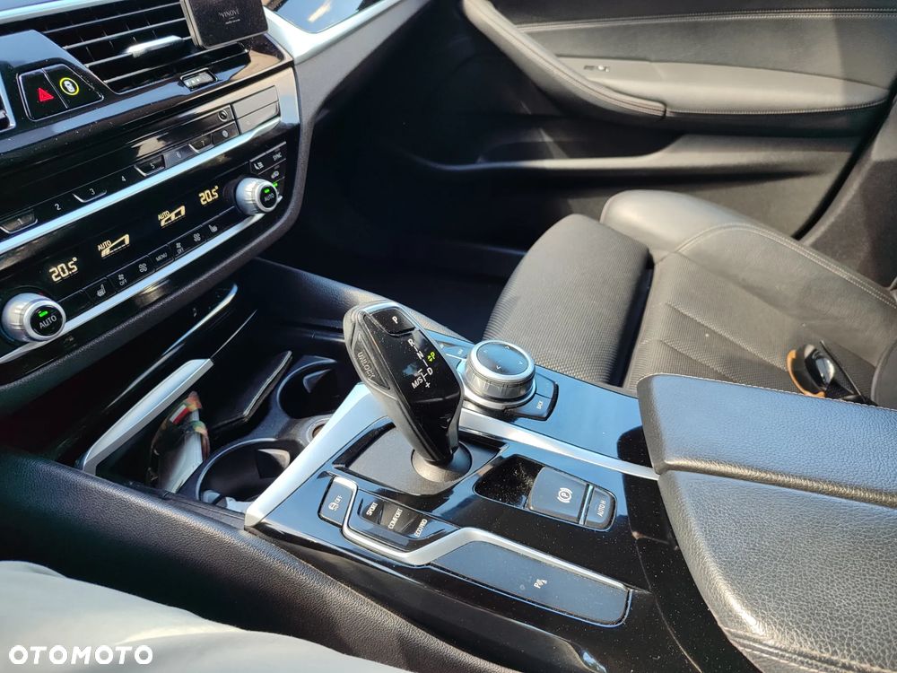 BMW Seria 5 520d xDrive Sport Line sport - 17