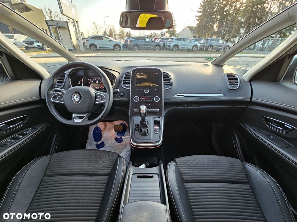 Renault Grand Scenic - 18