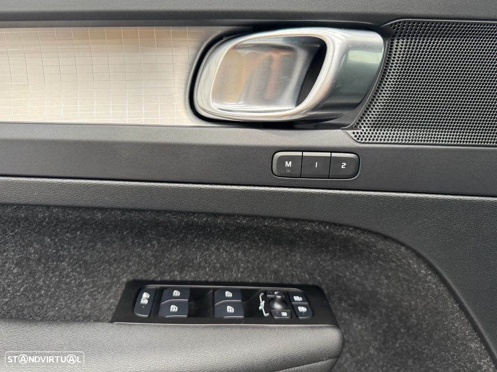 Volvo XC 40 B4 B DKG Momentum Pro - 19
