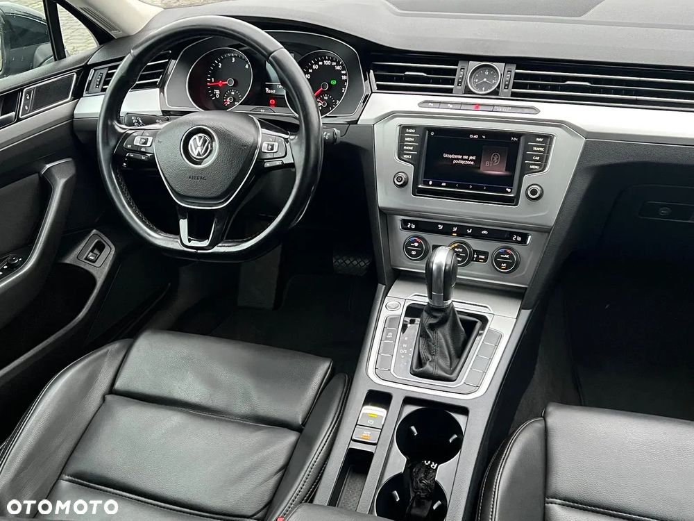 Volkswagen Passat 1.6 TDI SCR DSG - 24