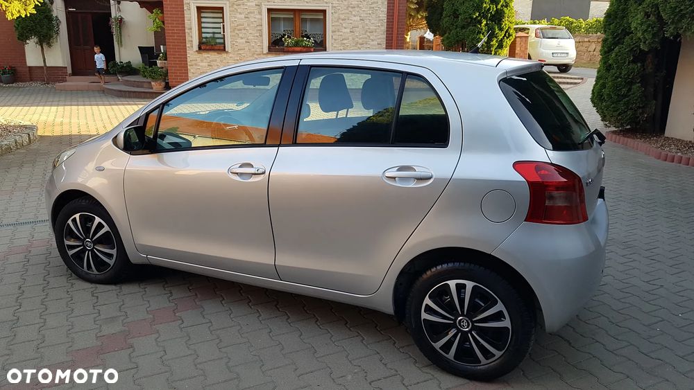 Toyota Yaris 1.3 Luna Premium - 3