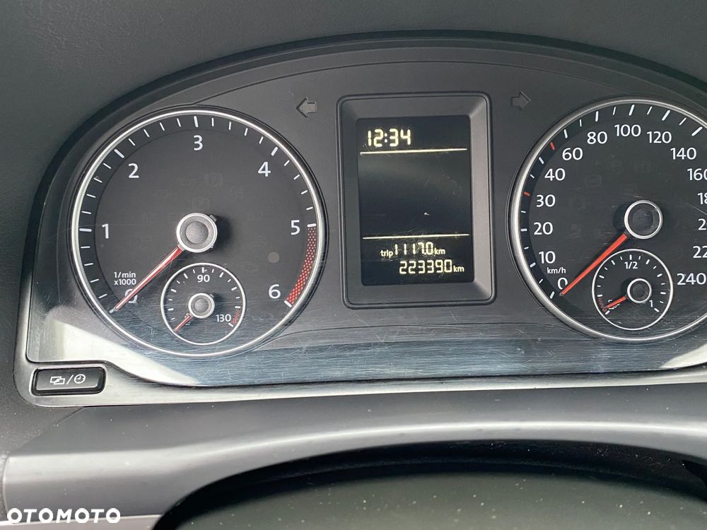 Volkswagen Touran - 16