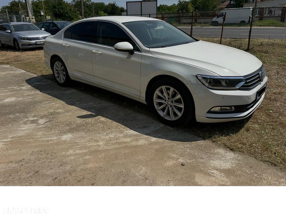 Volkswagen Passat - 1