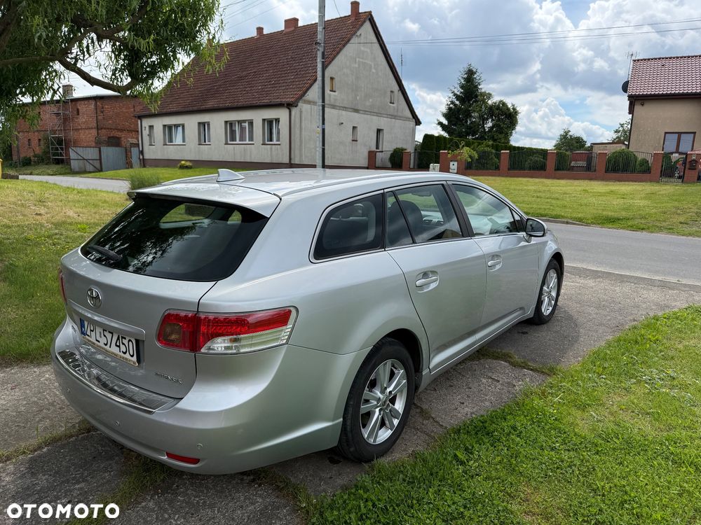 Toyota Avensis 1.8 Sol - 8
