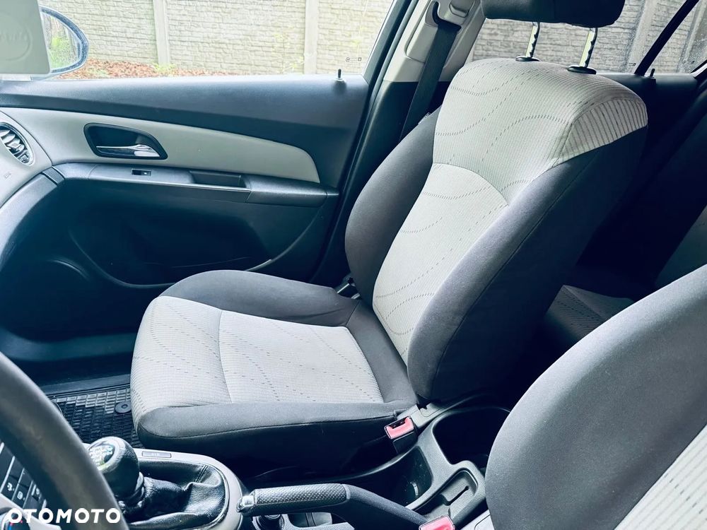 Chevrolet Cruze 1.8 LS+ - 9