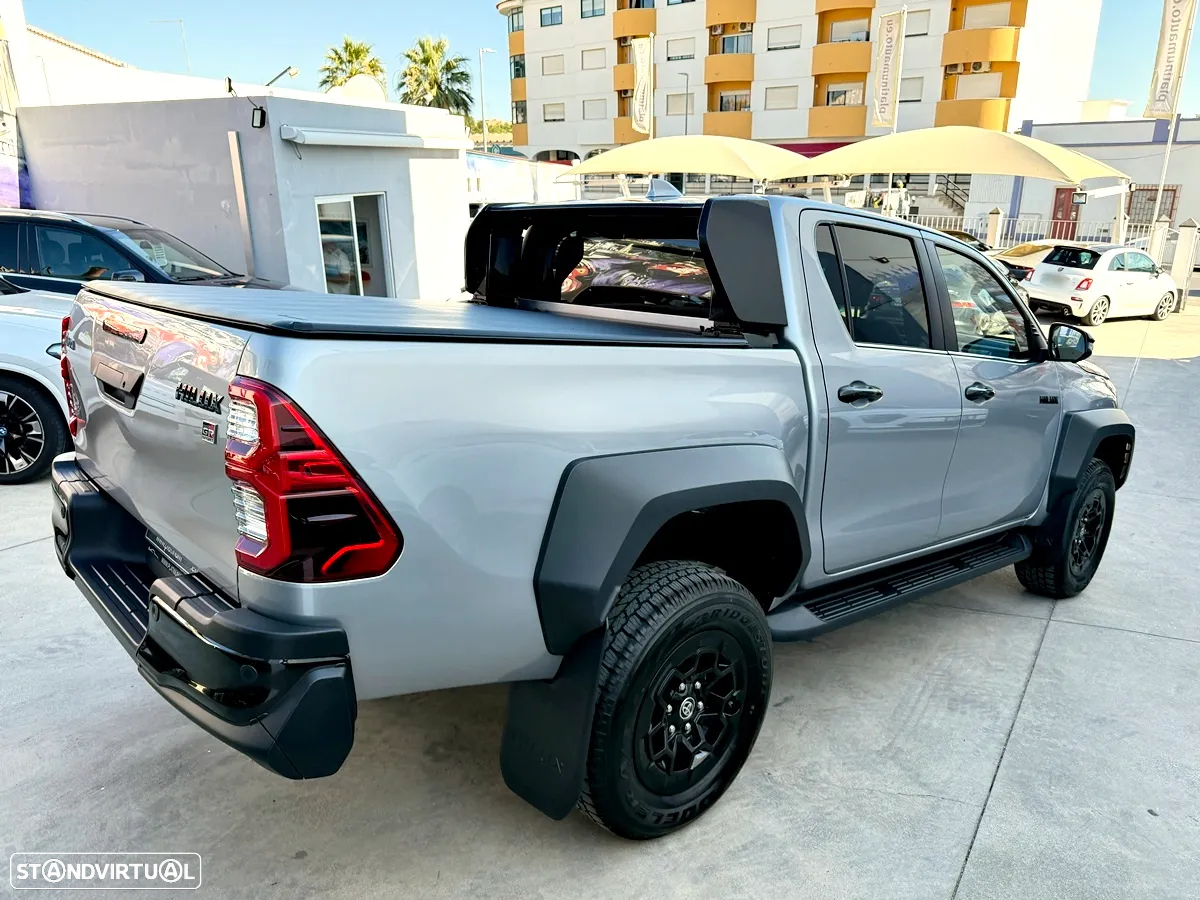 Toyota Hilux 2.8 D-4D 4WD GR Sport - 3