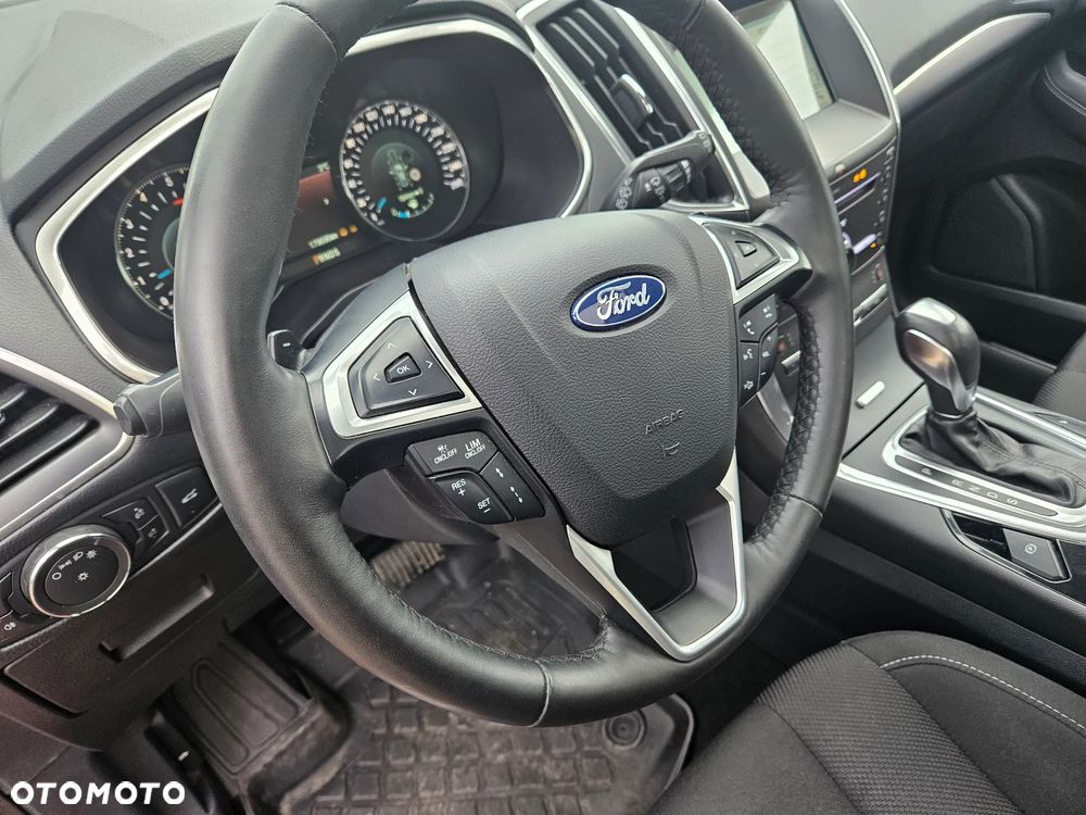 Ford S-Max - 11