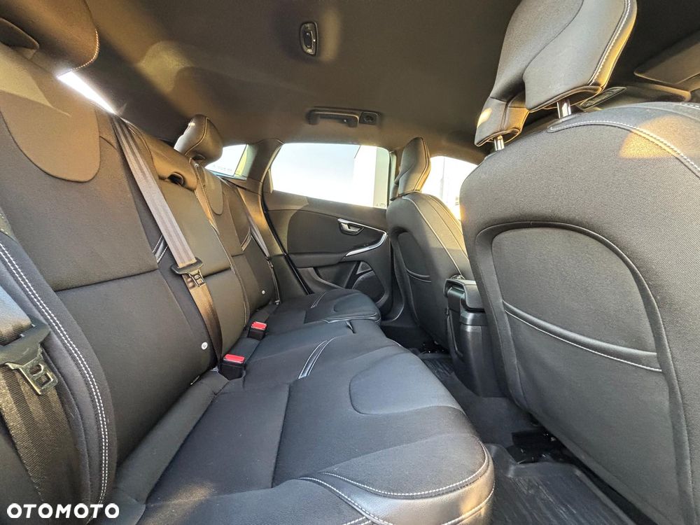 Volvo V40 T3 Drive-E Momentum - 11