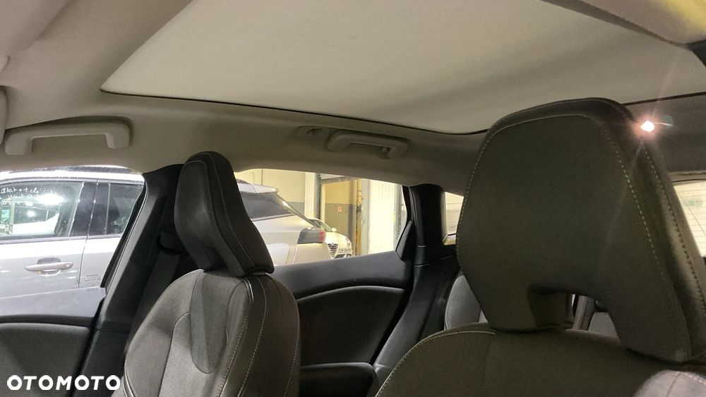 Volvo V40 Cross Country D2 Momentum - 8
