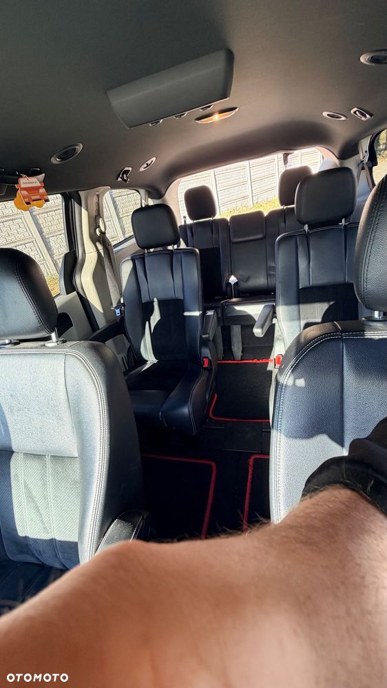 Dodge Grand Caravan - 22