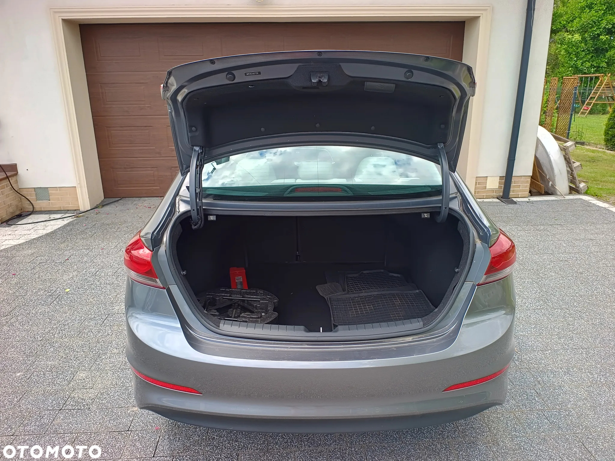 Hyundai Elantra 1.6 Comfort Premiere - 10