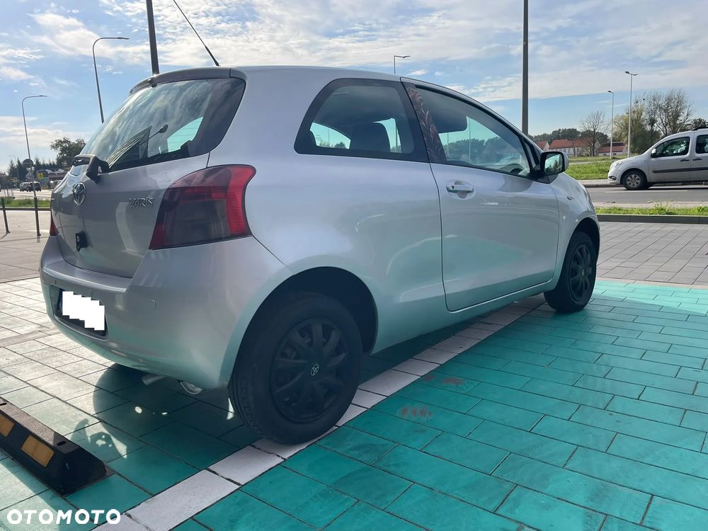 Toyota Yaris - 4