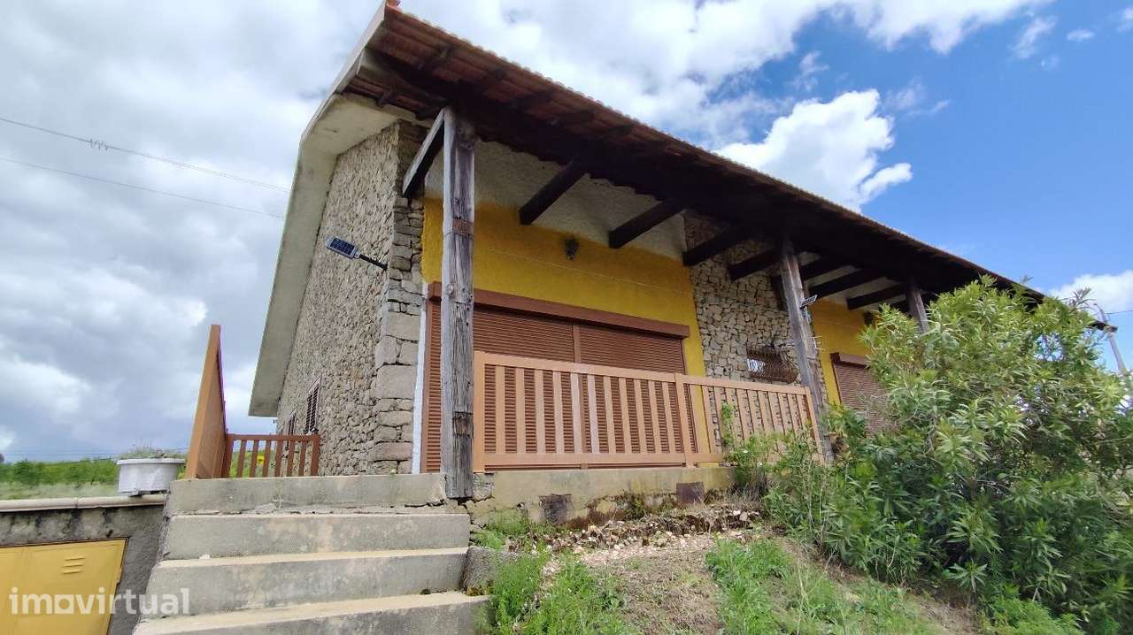 Moradia rés de chão, piscina, sotão pronta a habitar com 400m^2 brutos - Grande imagem: 3/5