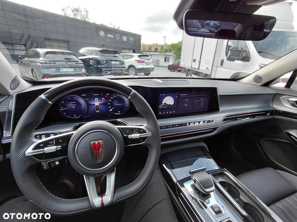 Hongqi H9 - 12