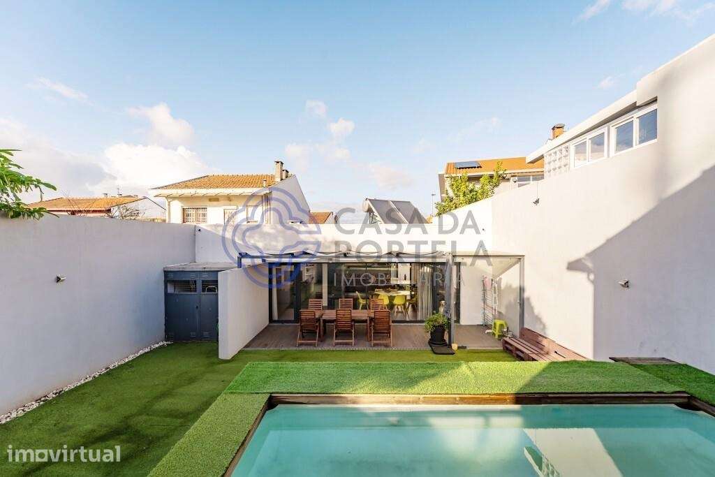 Moradia T4 de 2018 - Térrea - Piscina - Jardim 100m2 + Casa 50m2 - Mat - Grande imagem: 2/37