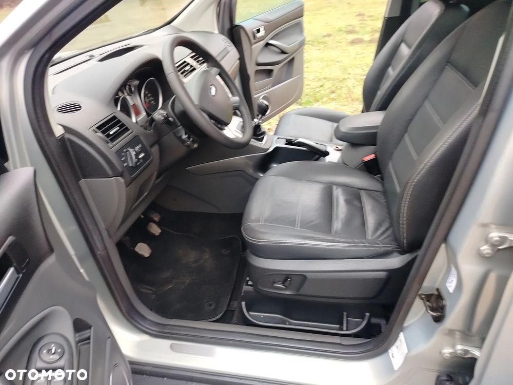 Ford Kuga 2.0 TDCi 2x4 Titanium - 15