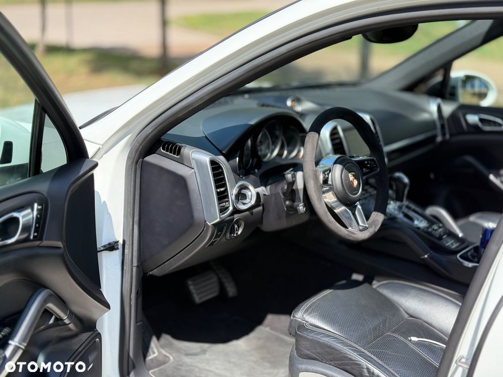 Porsche Cayenne S Diesel Platinum Edition - 8
