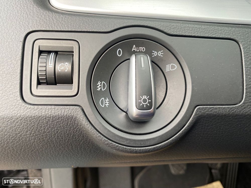 VW Passat CC 2.0 TDi BlueMotion - 23